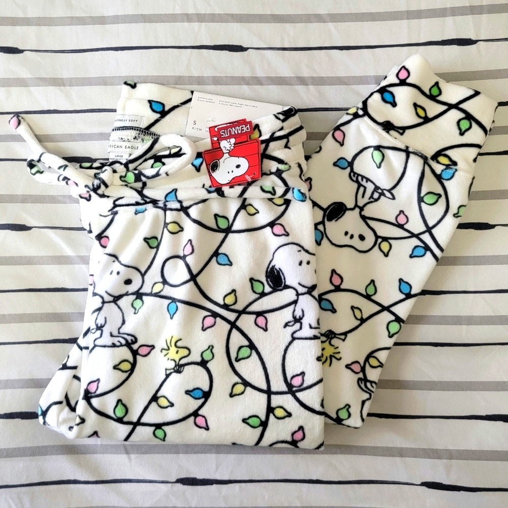 AE Peanuts Snoopy & Woodstock Christmas High-Waisted Soft Velvet Leggings